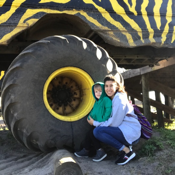 Meet your Posher, Eunise - Picture 5 of 6